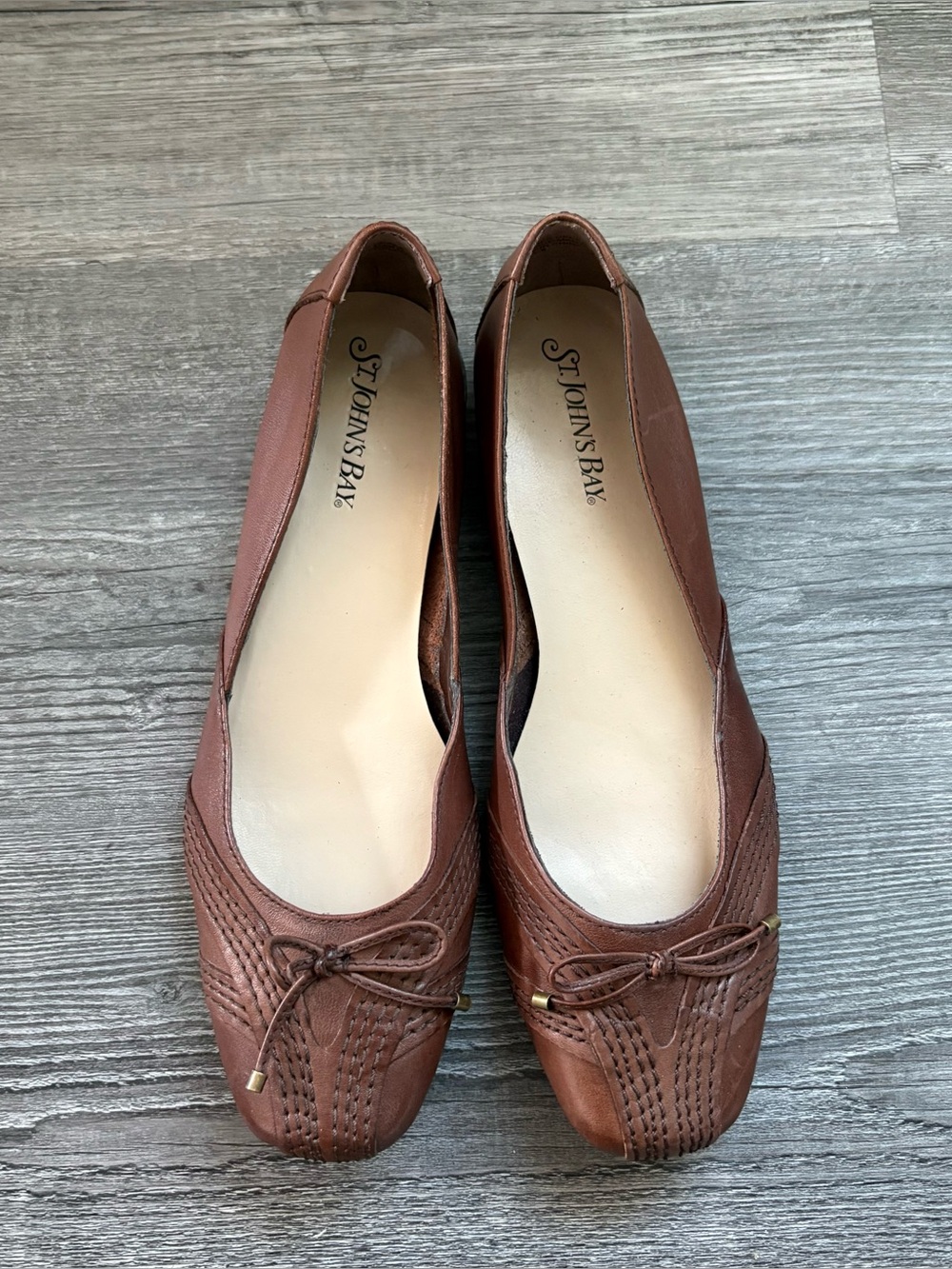 St. John's Bay Brown Leather Bow Trim Slip-On Flats. Women size 7